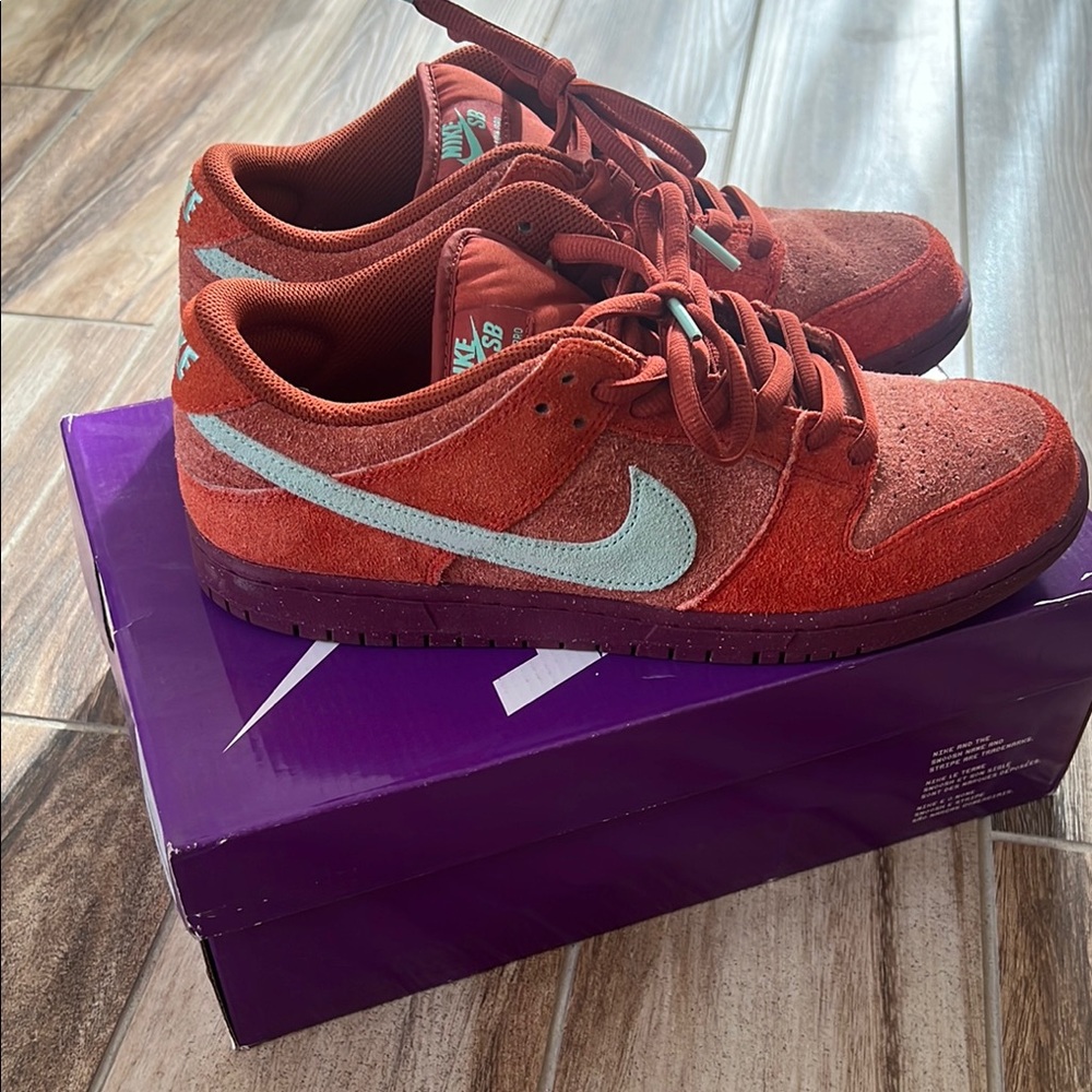 NIKE SB DUNK LOW PRO PREMIUM BURGUNDY MYSTIC